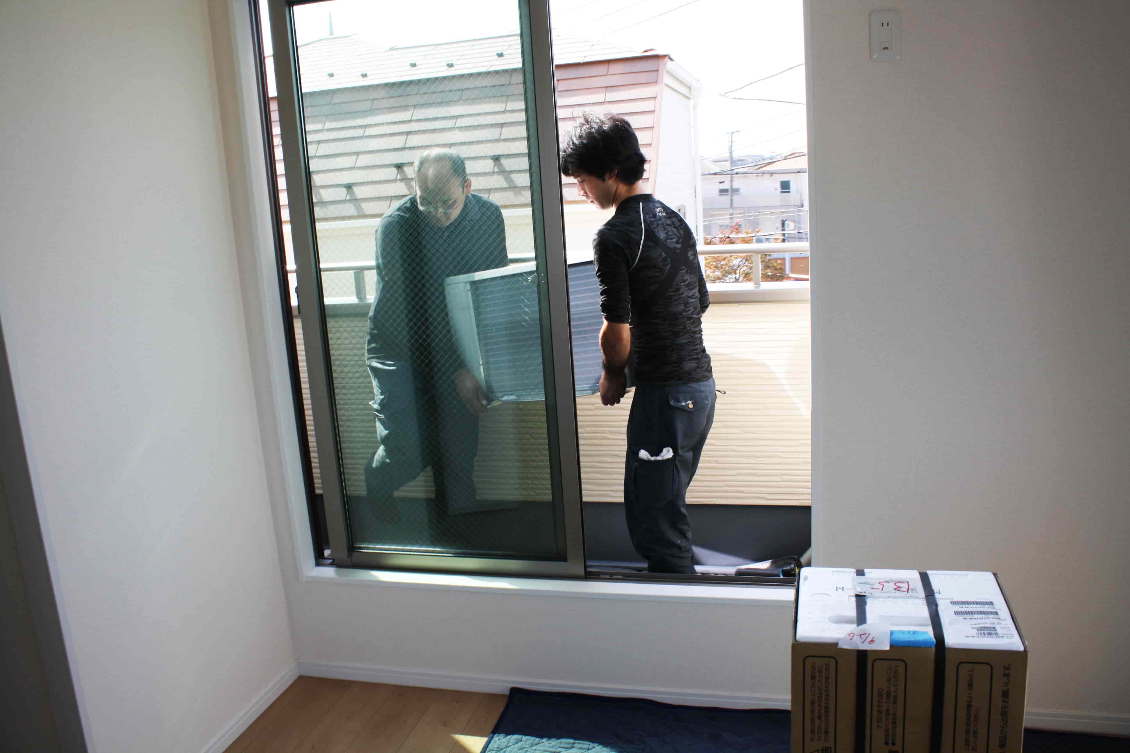 資材搬入と現場入りの様子