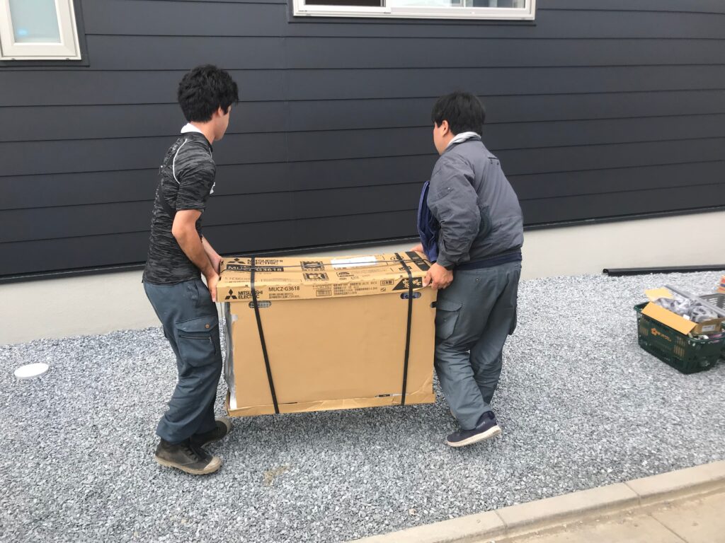 室外機の搬入