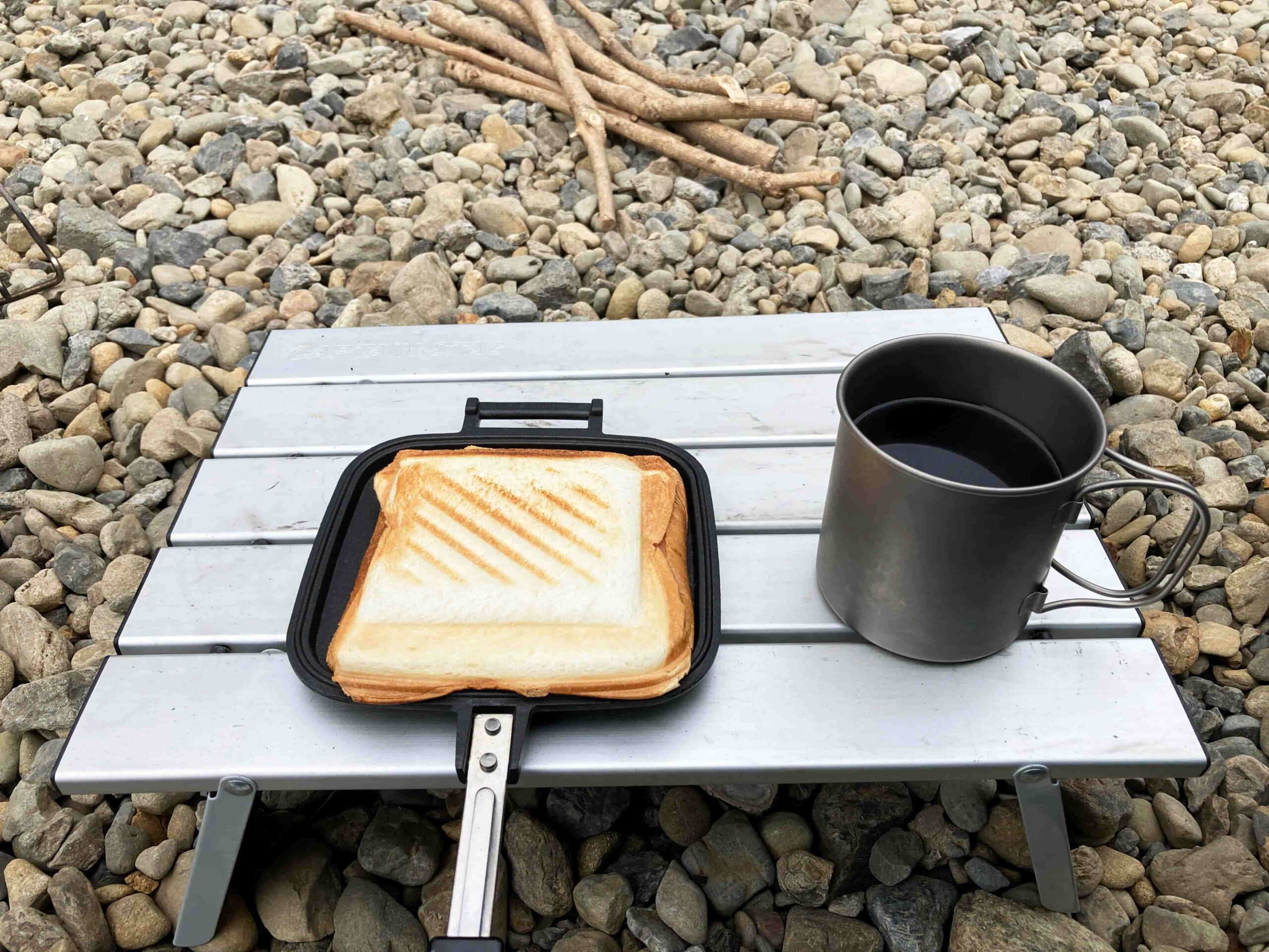 ホットサンドとコーヒー