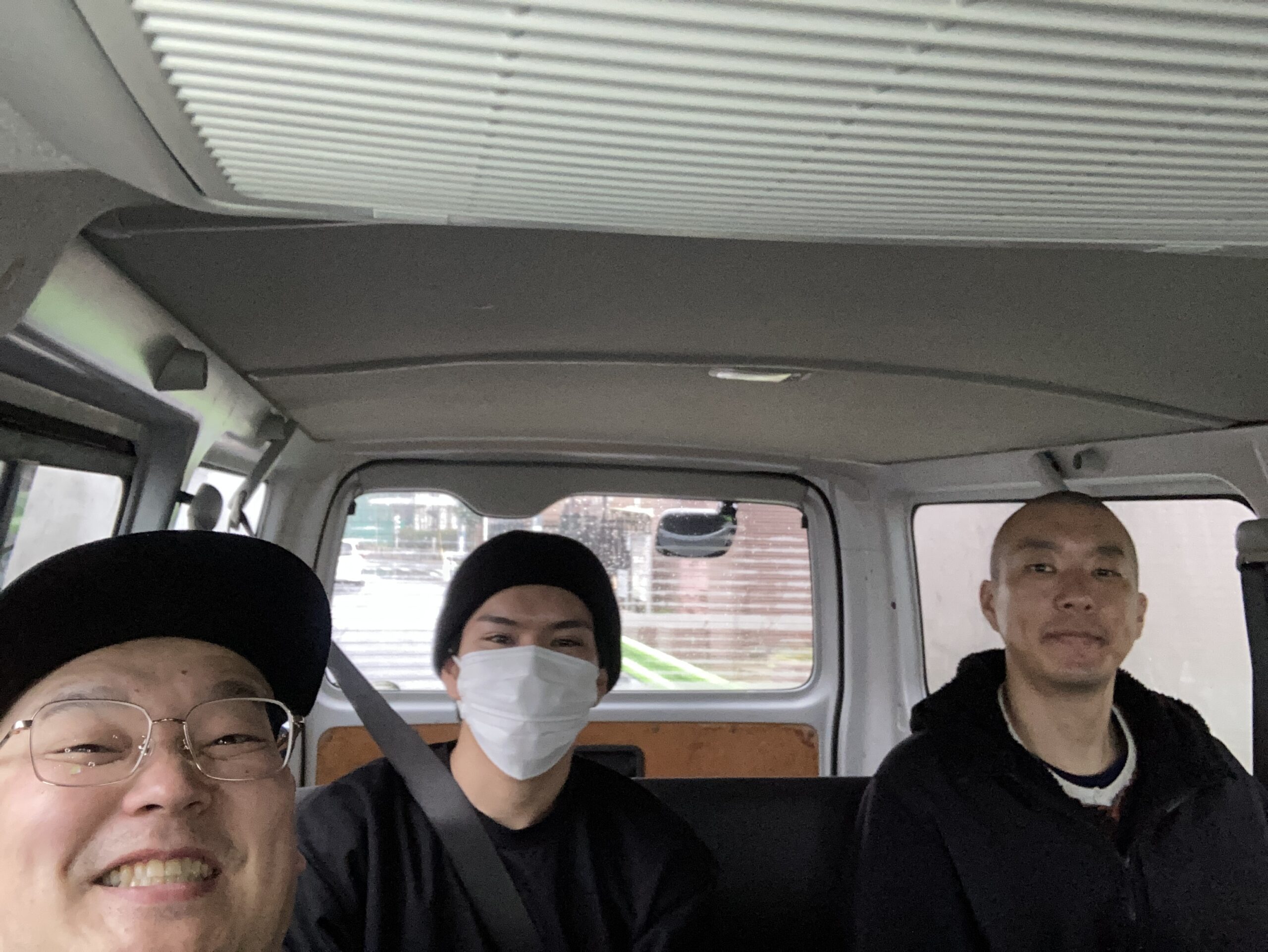 行きの車内にて