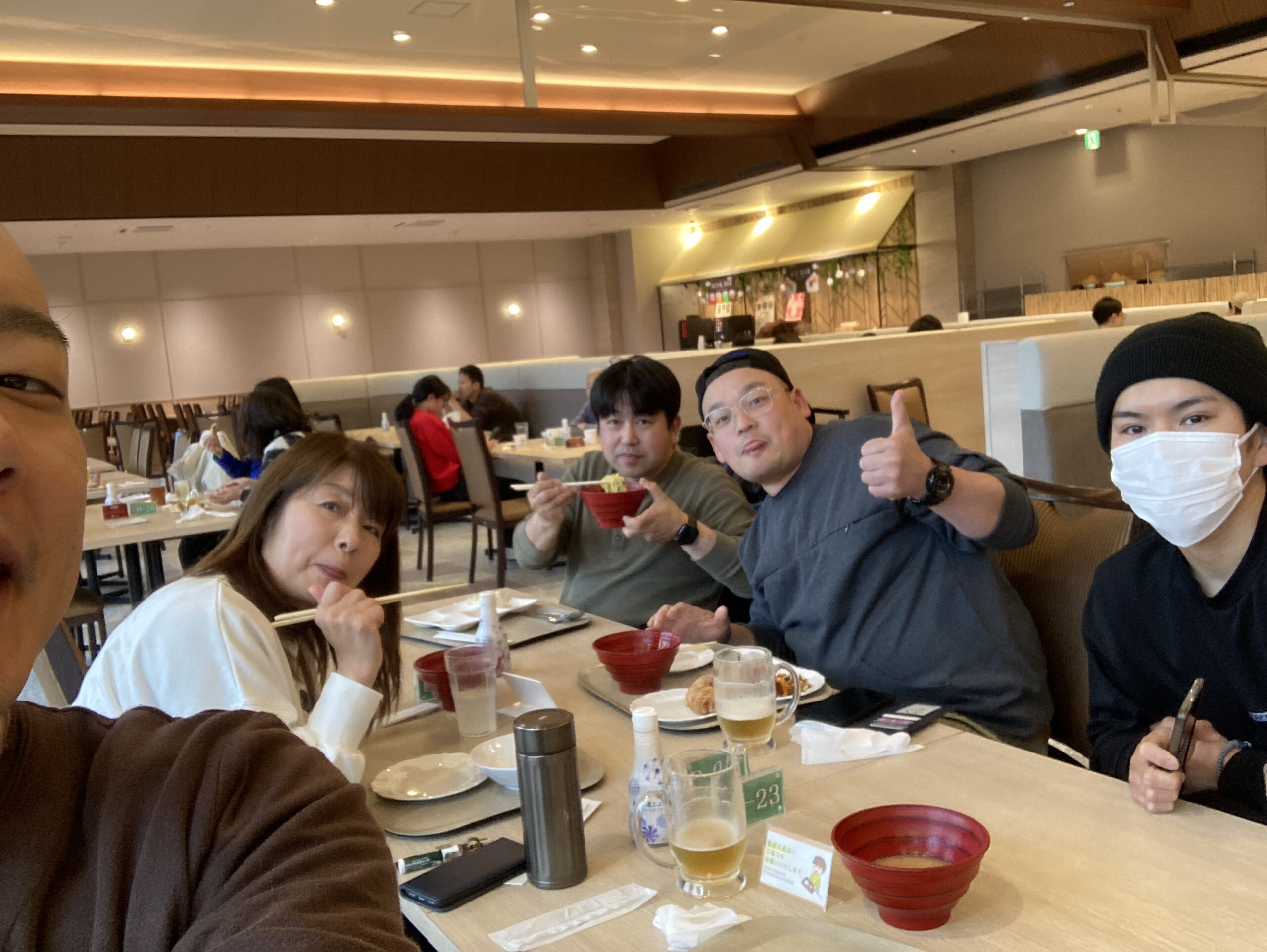 ホテルのレストランにて